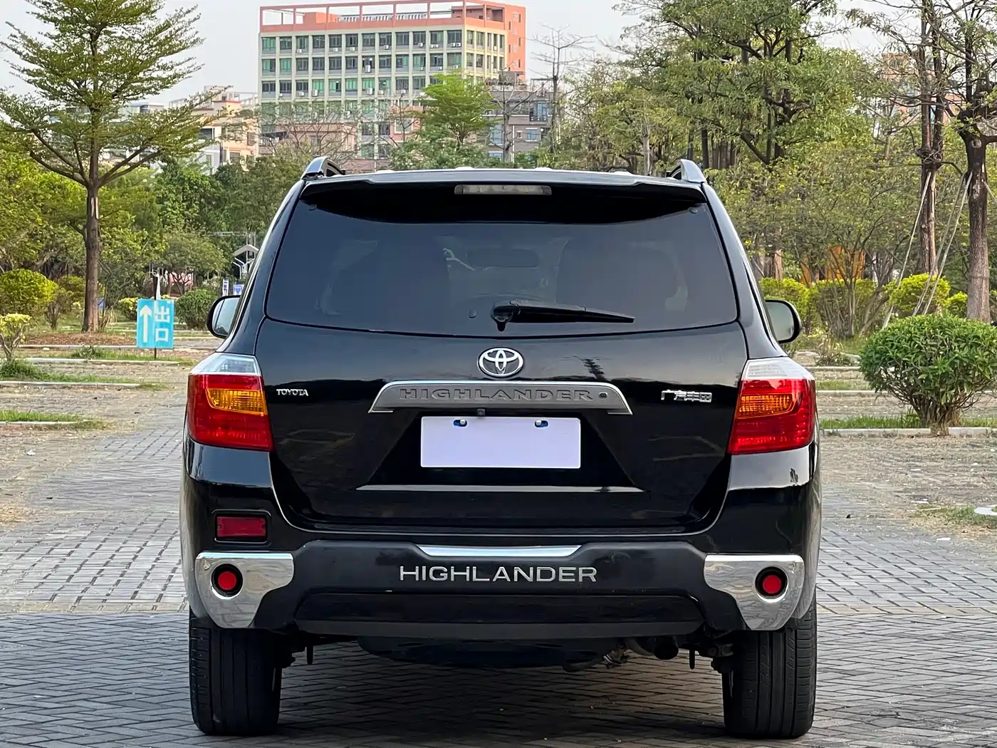 Toyota Highlander 2011 2.7L 2WD 7-seat Luxury Navigation фото 5