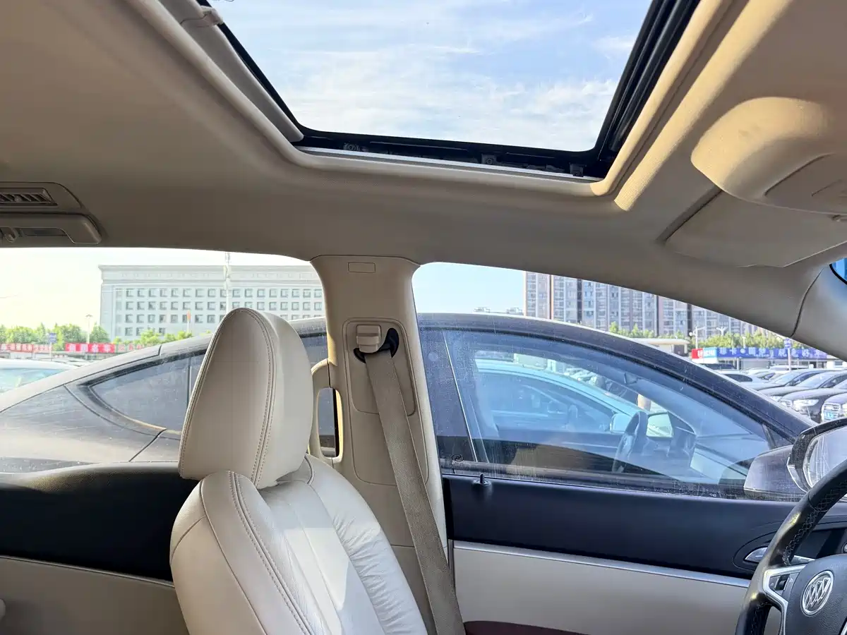 Buick GL8 2015 2.4L Luxury Business Exclusive Edition фото 16