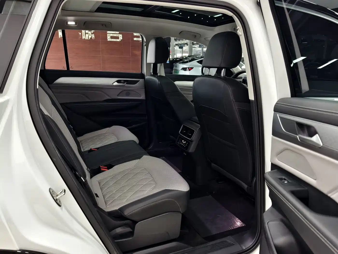 Volkswagen Talagon 2023 380TSI 4WD R-Line Touring Edition фото 10