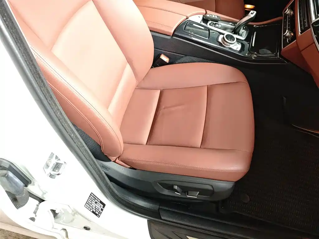 BMW 5 Series 2017 520Li Classic Edition фото 4