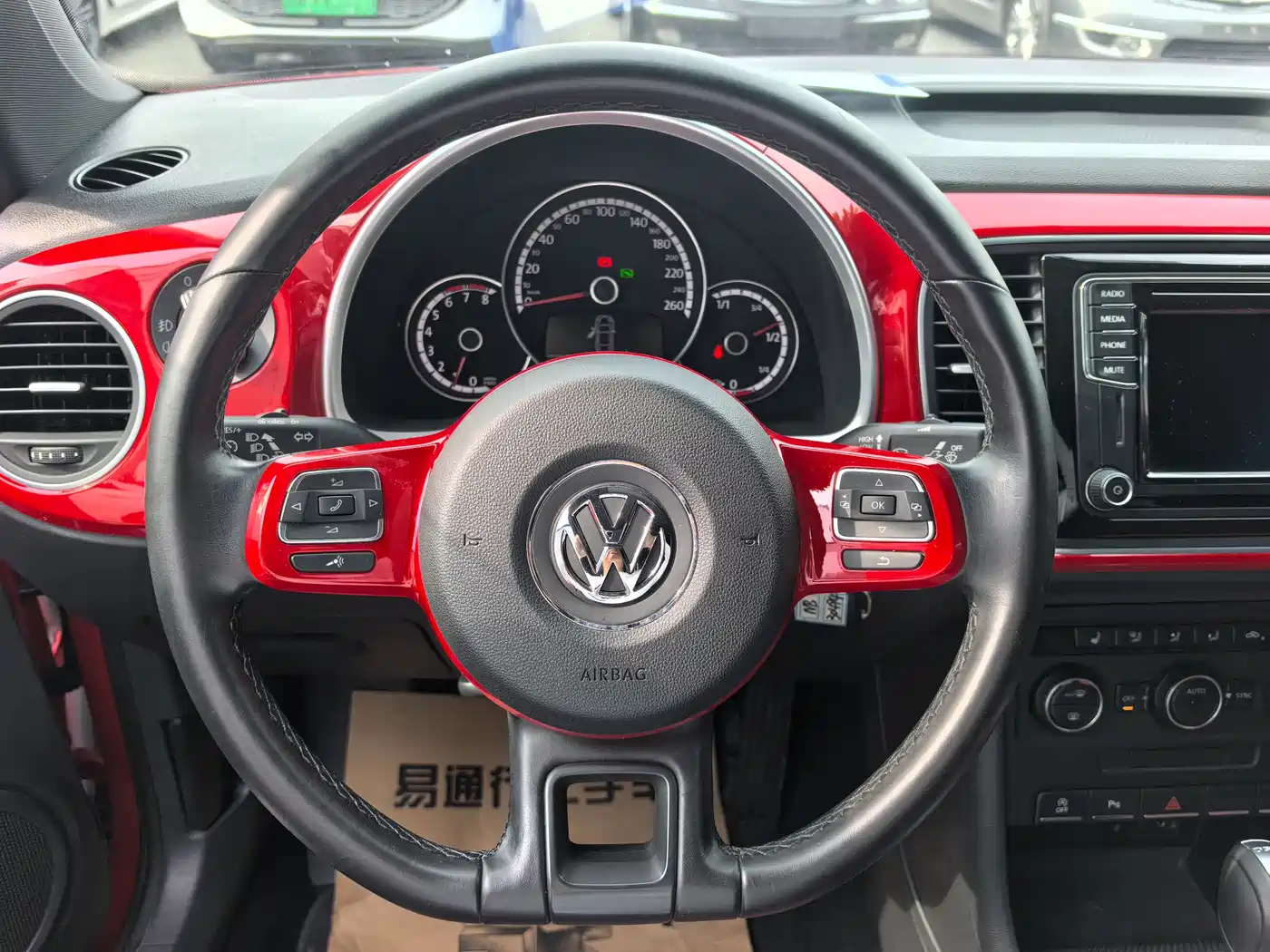 Volkswagen Beetle 2016 Model 180TSI Club Edition фото 7