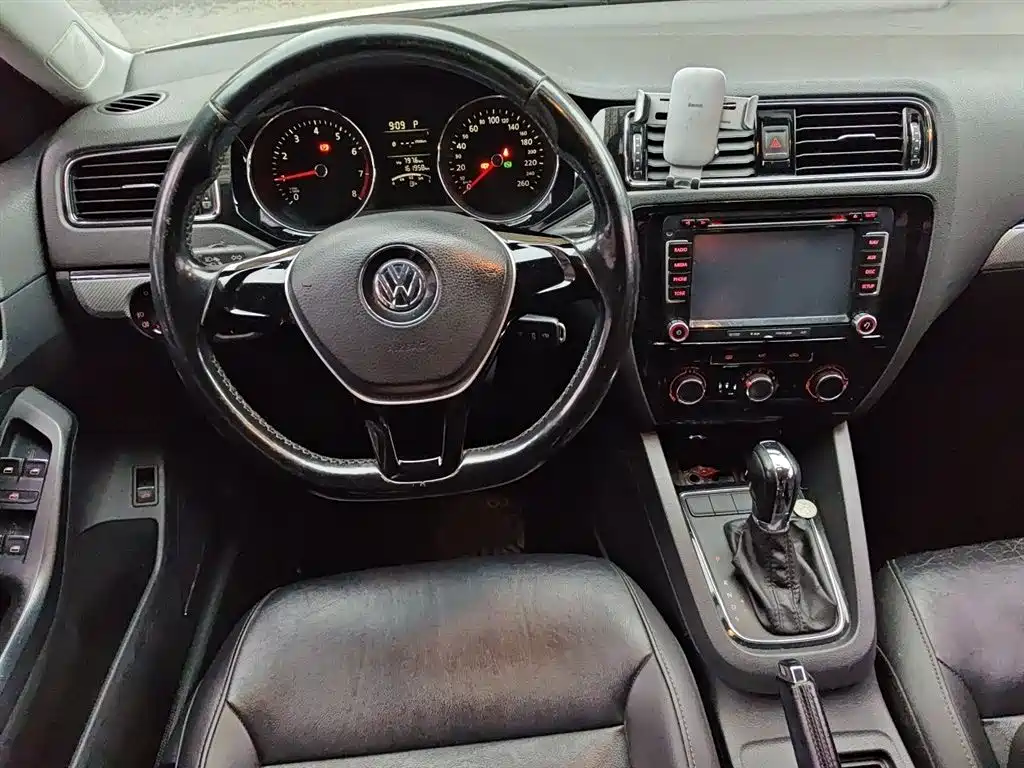 Volkswagen Sagitar 2015 1.6L Automatic Comfort фото 3