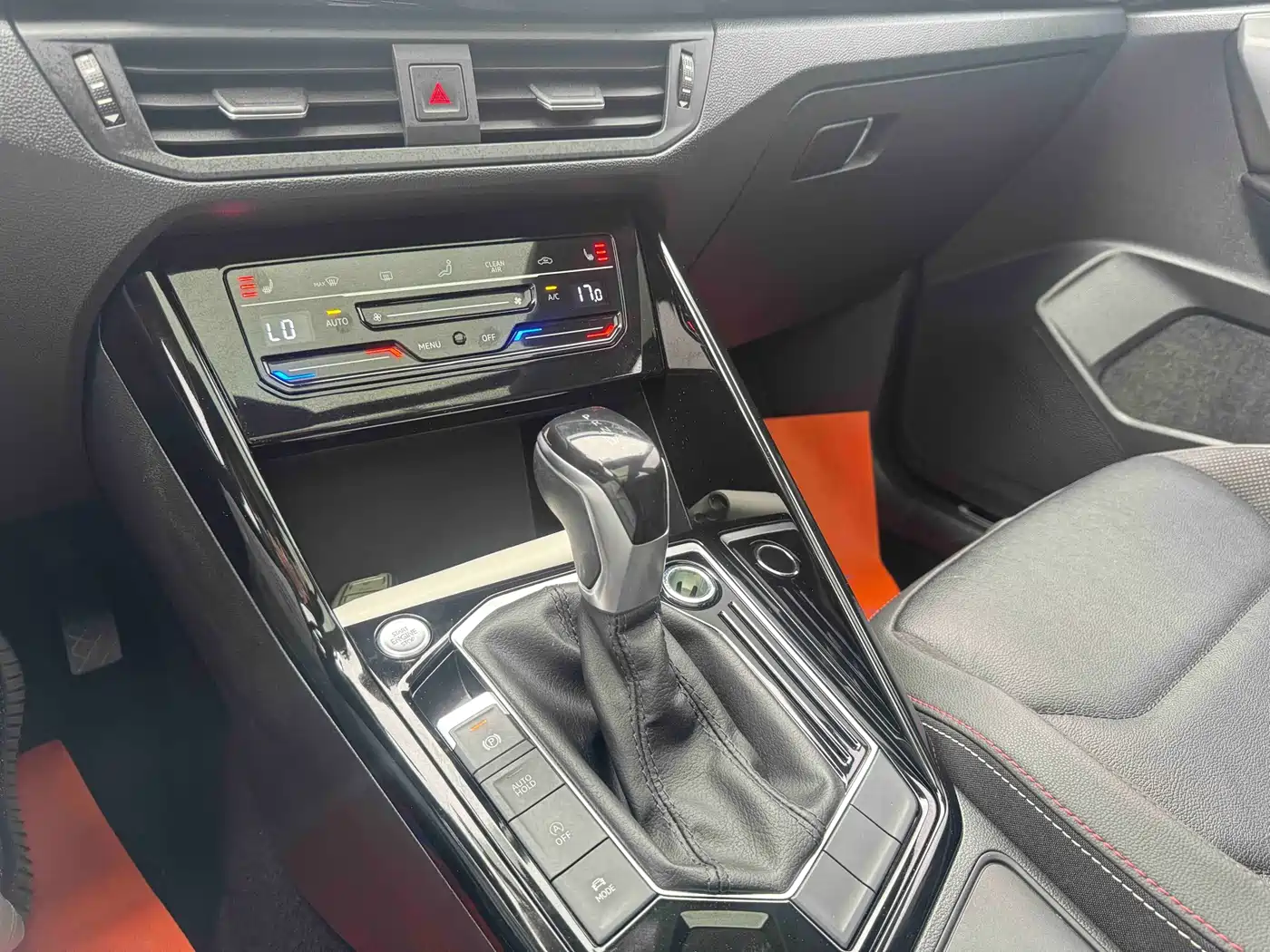 Volkswagen Tayron 2022 280TSI 2WD Luxury Smart Connect Edition фото 13