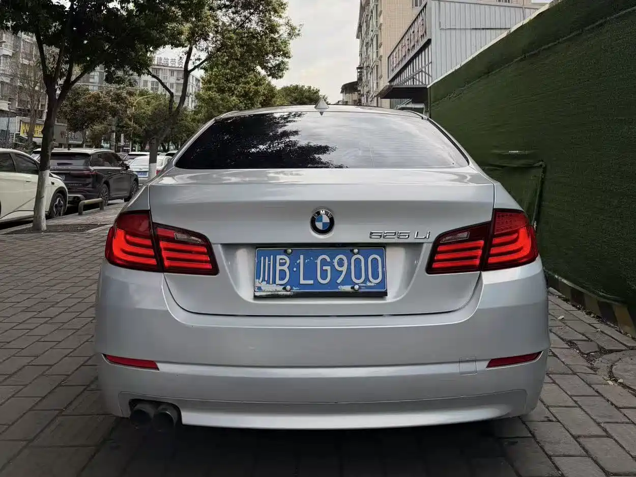 BMW 5 Series 2013 525Li Luxury фото 12