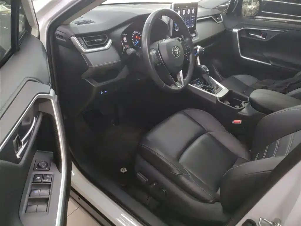 Toyota Wildlander 2021 Hybrid 2.5L E-CVT 2WD Luxury Edition фото 12