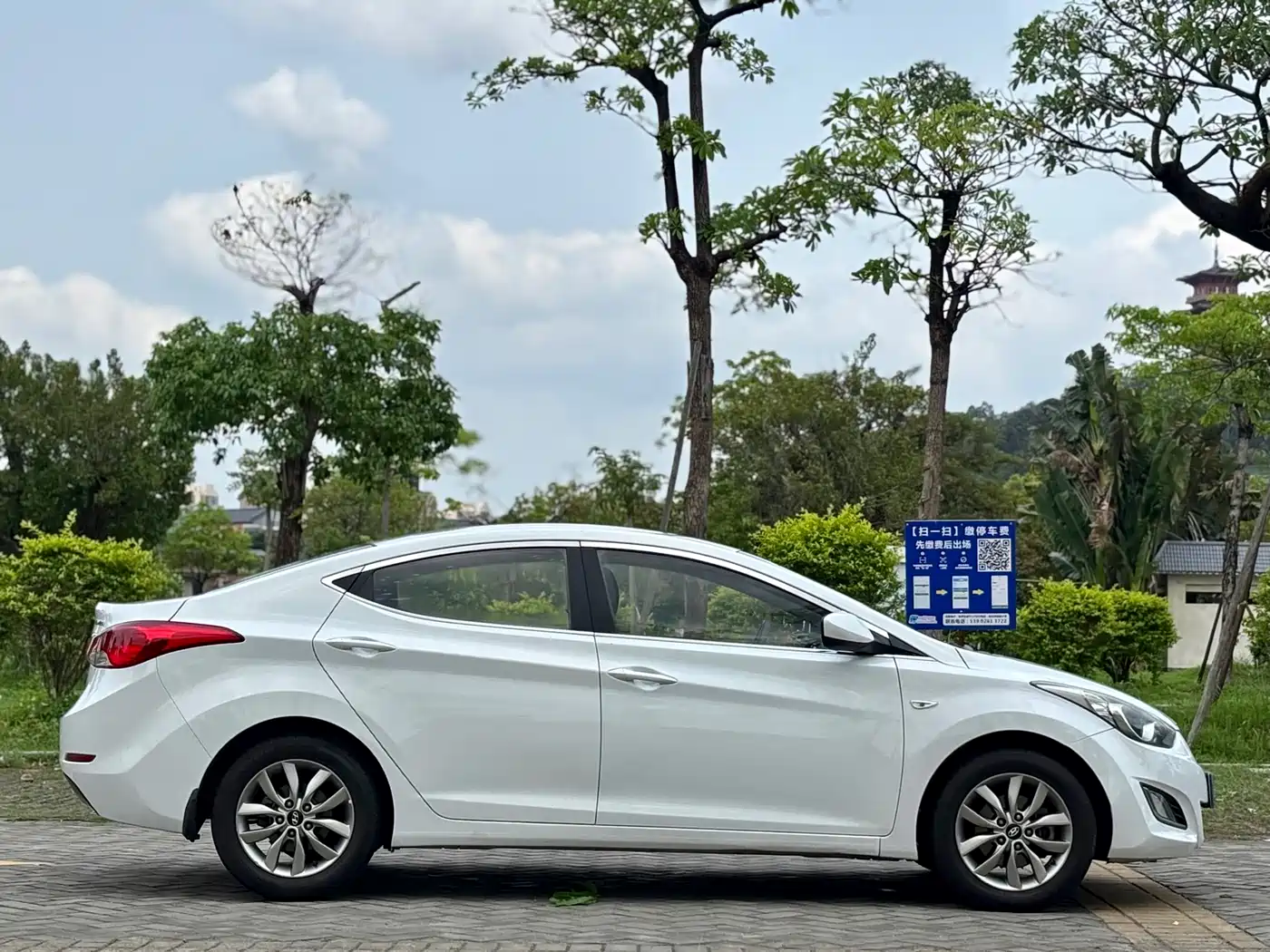 Hyundai Langdong 2016 1.6L Automatic Smart Edition фото 4