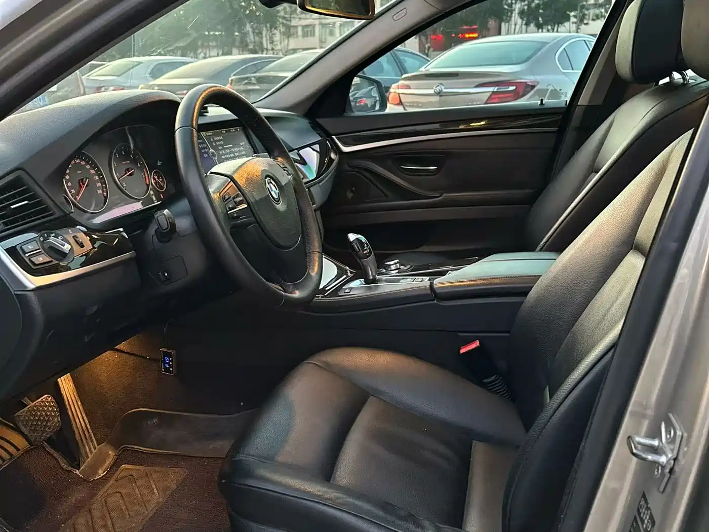 BMW 5 Series 2011 523Li Luxury фото 5