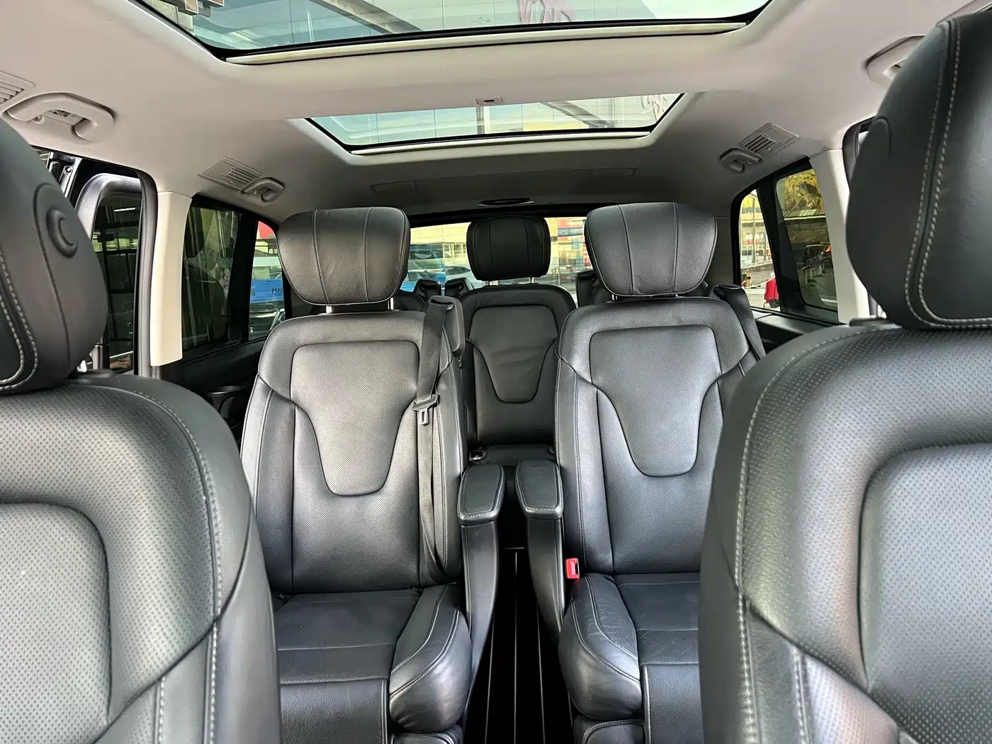Фото 14 - Mercedes-Benz V-Class