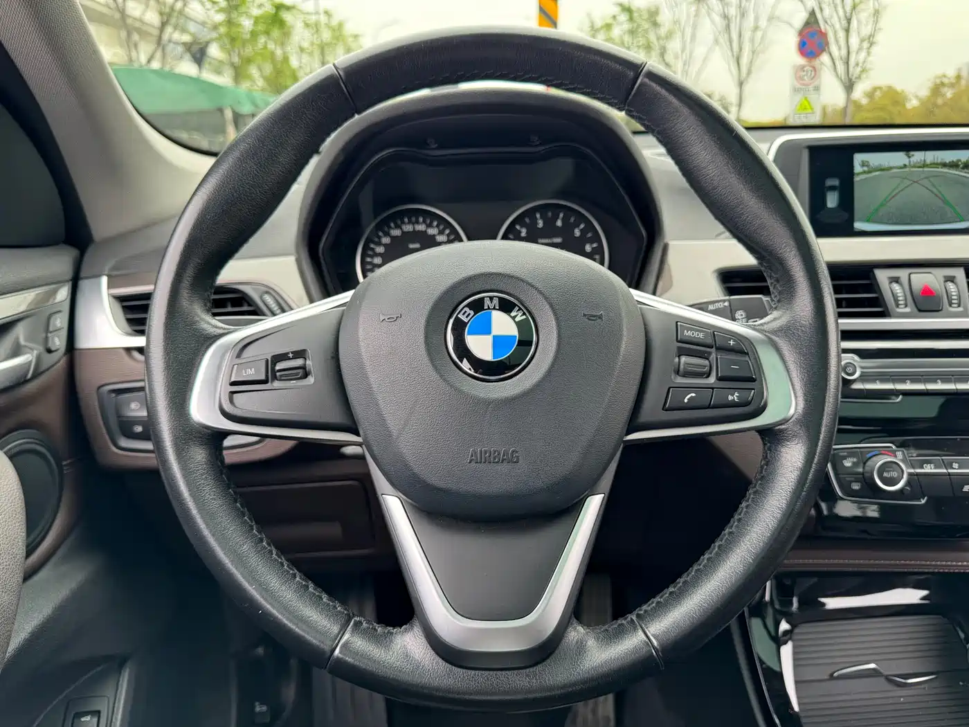 BMW X1 2018 sDrive18Li Premium Model фото 22