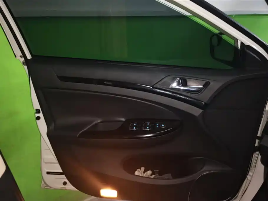 BYD E5