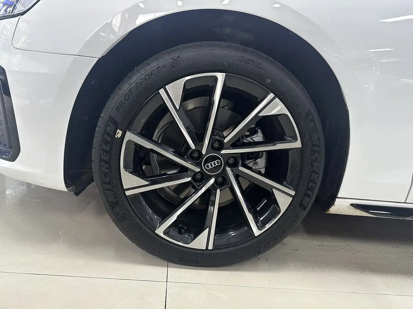 Audi A4L 2023 40 TFSI Luxury Sport фото 5