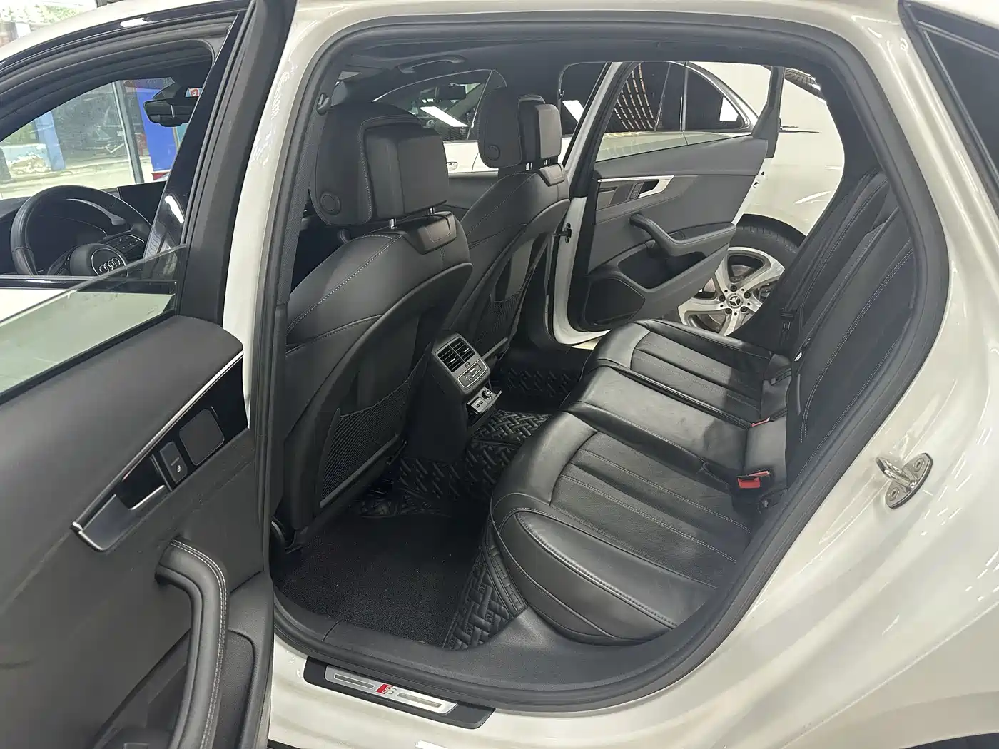Audi A4L 2023 40 TFSI Luxury Sport фото 12
