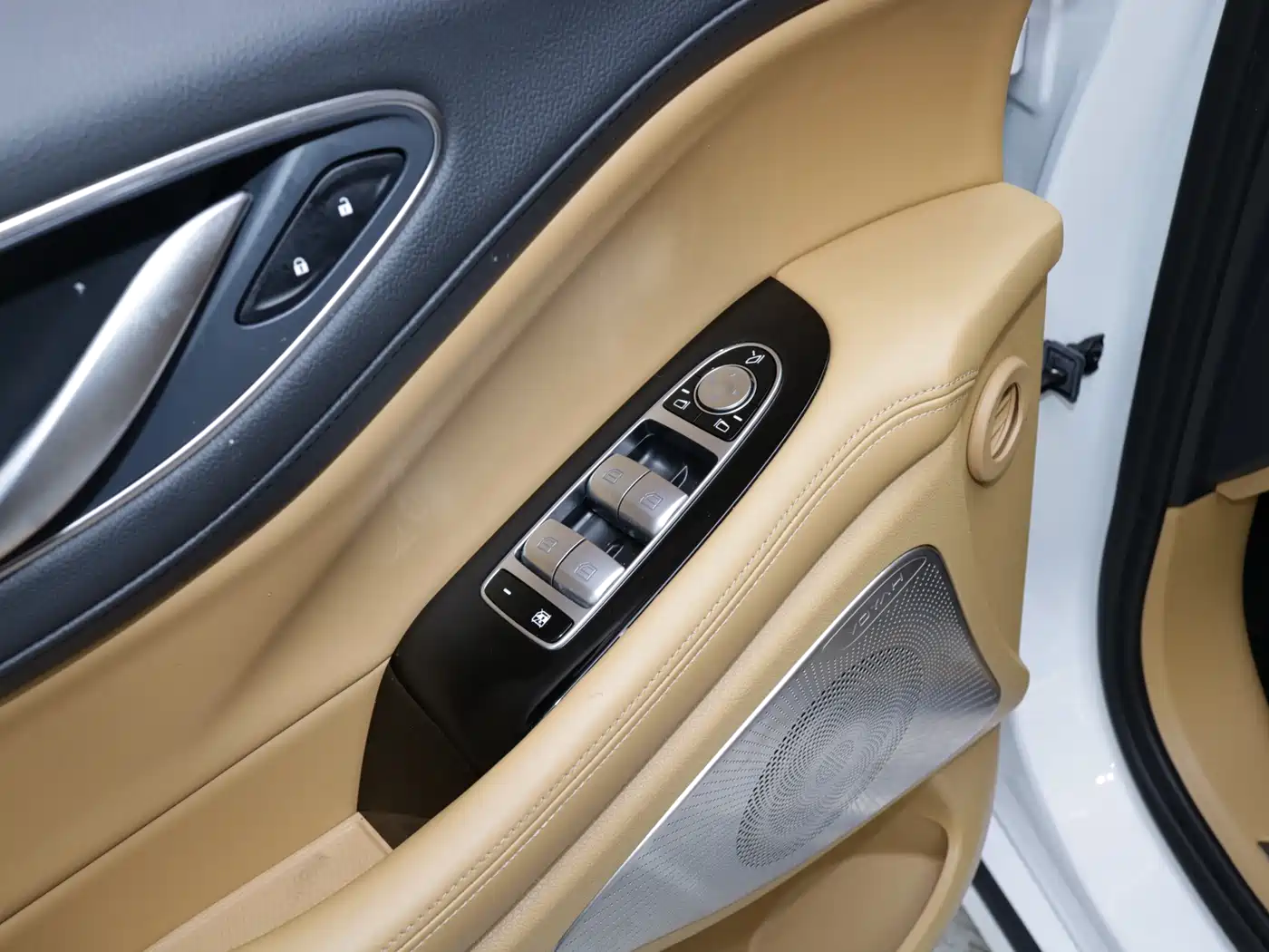 Voyah Auto Voyah Dreamer 2025 PHEV 4WD Kunpeng Premium Edition фото 7