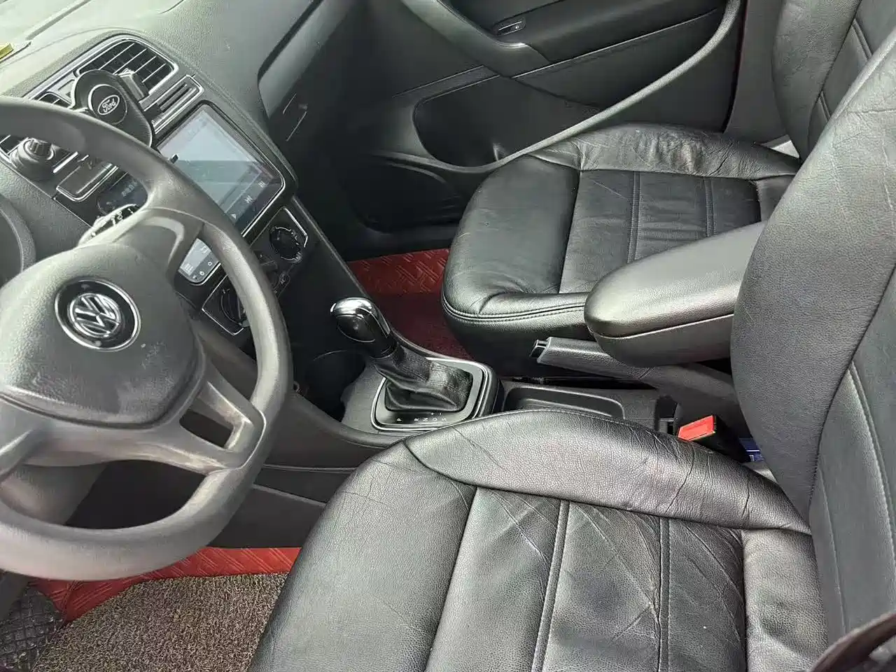 Volkswagen Polo 2014 1.6L Automatic Comfort Edition фото 4