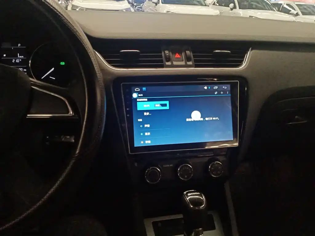 Škoda Octavia 2016 1.6L Automatic Pioneer Edition фото 10