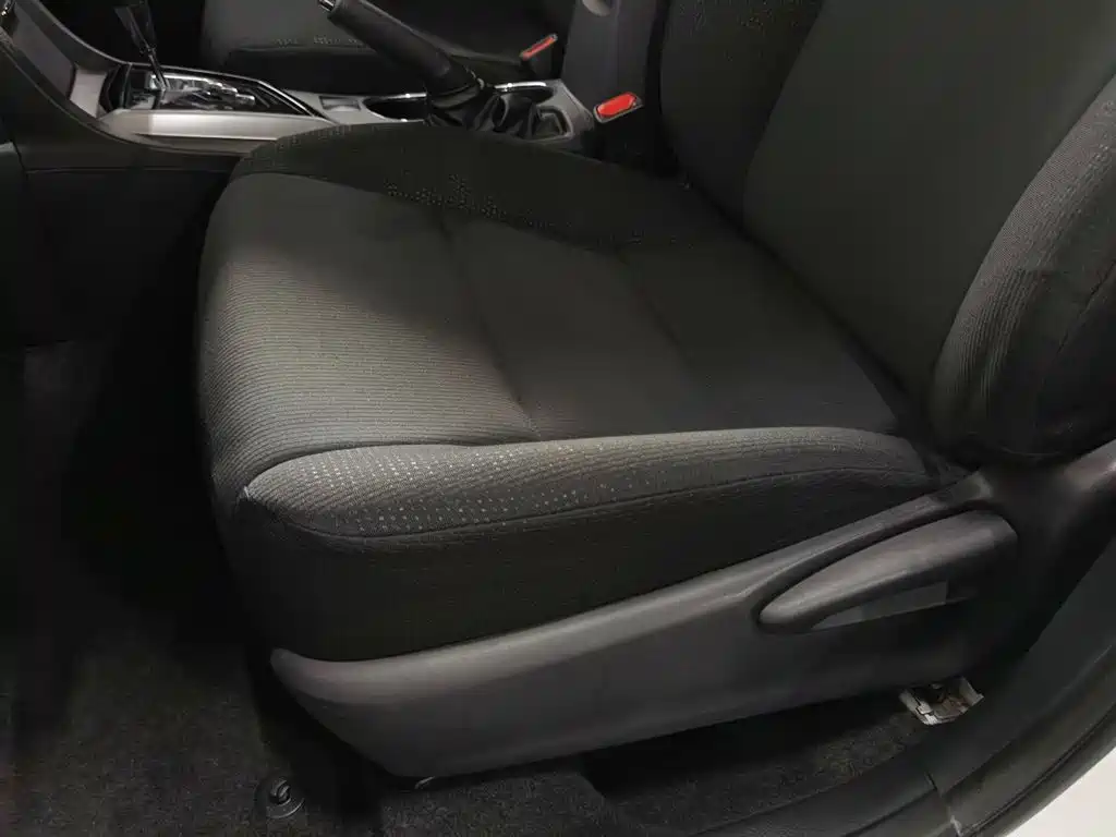 Toyota Corolla 2017 Facelift 1.6L S-CVT GL фото 20