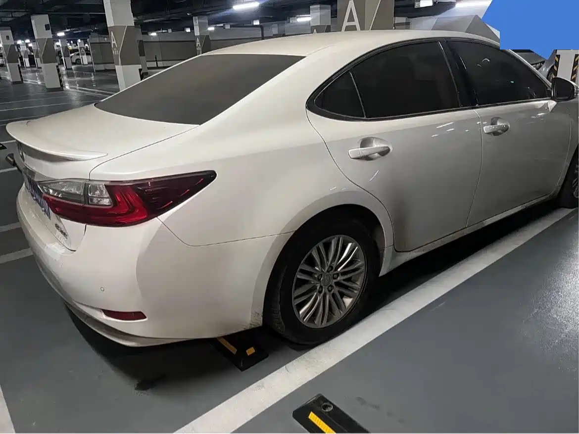Lexus ES 2015 200 Comfort Edition фото 3