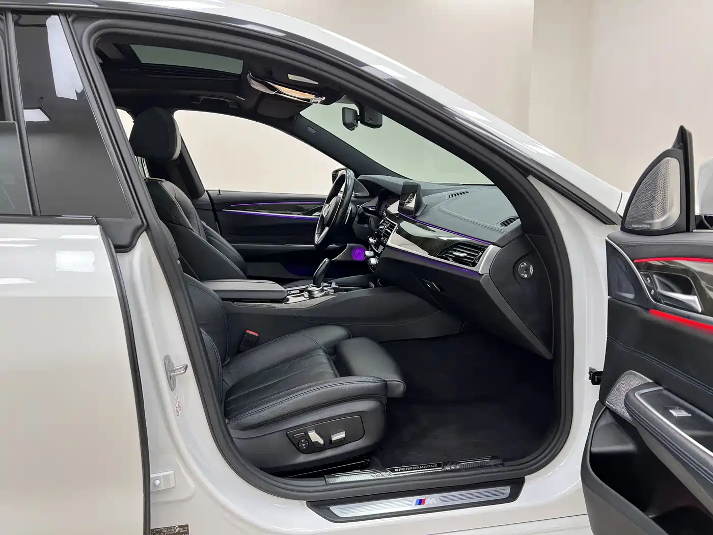 BMW 6 Series GT 2019 630i M Sport Package фото 24