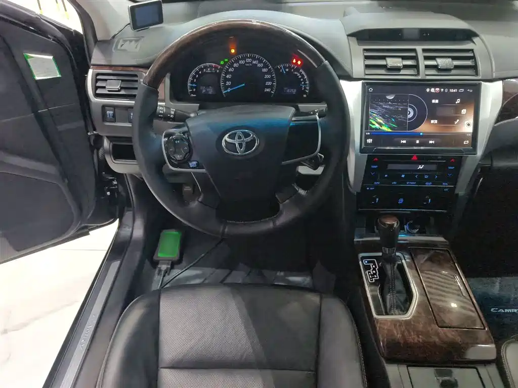 Toyota Camry 2016 2.0G 10th Anniversary Leading Edition фото 7