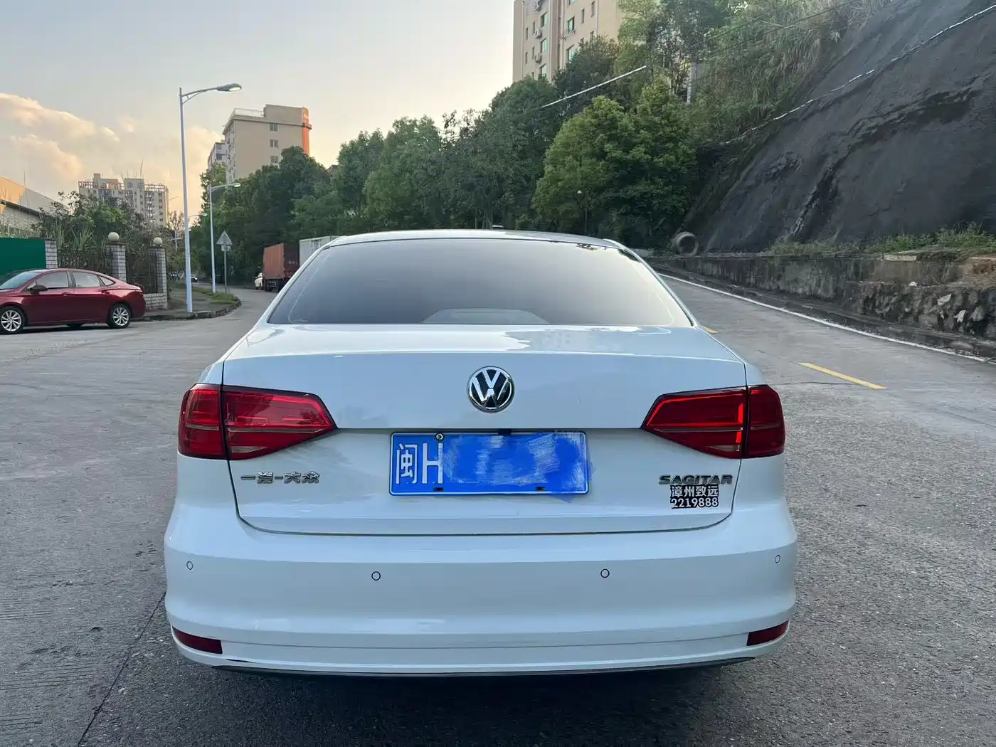 Volkswagen Sagitar 2015 1.6L Automatic Comfort фото 4