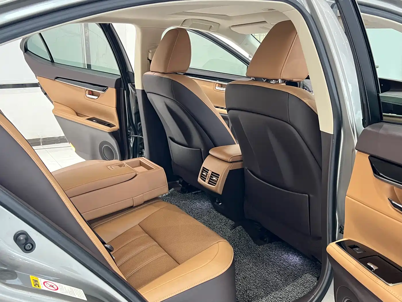 Lexus ES 2015 200 Elite Edition фото 22