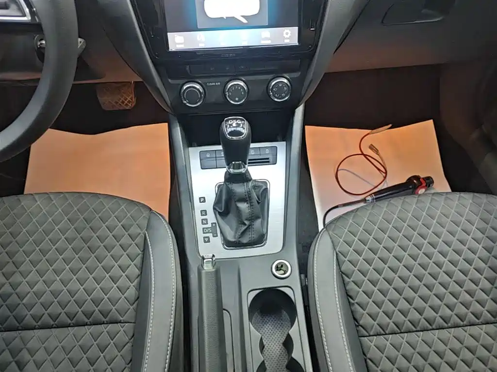 Škoda Octavia 2019 TSI280 DSG Luxury Edition фото 10