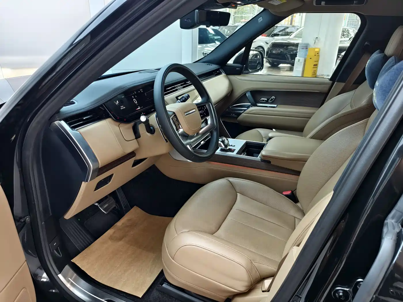 Land Rover Range Rover 2025 3.0 L6 400PS Flourishing Era Extended Wheelbase 7-Seater фото 5