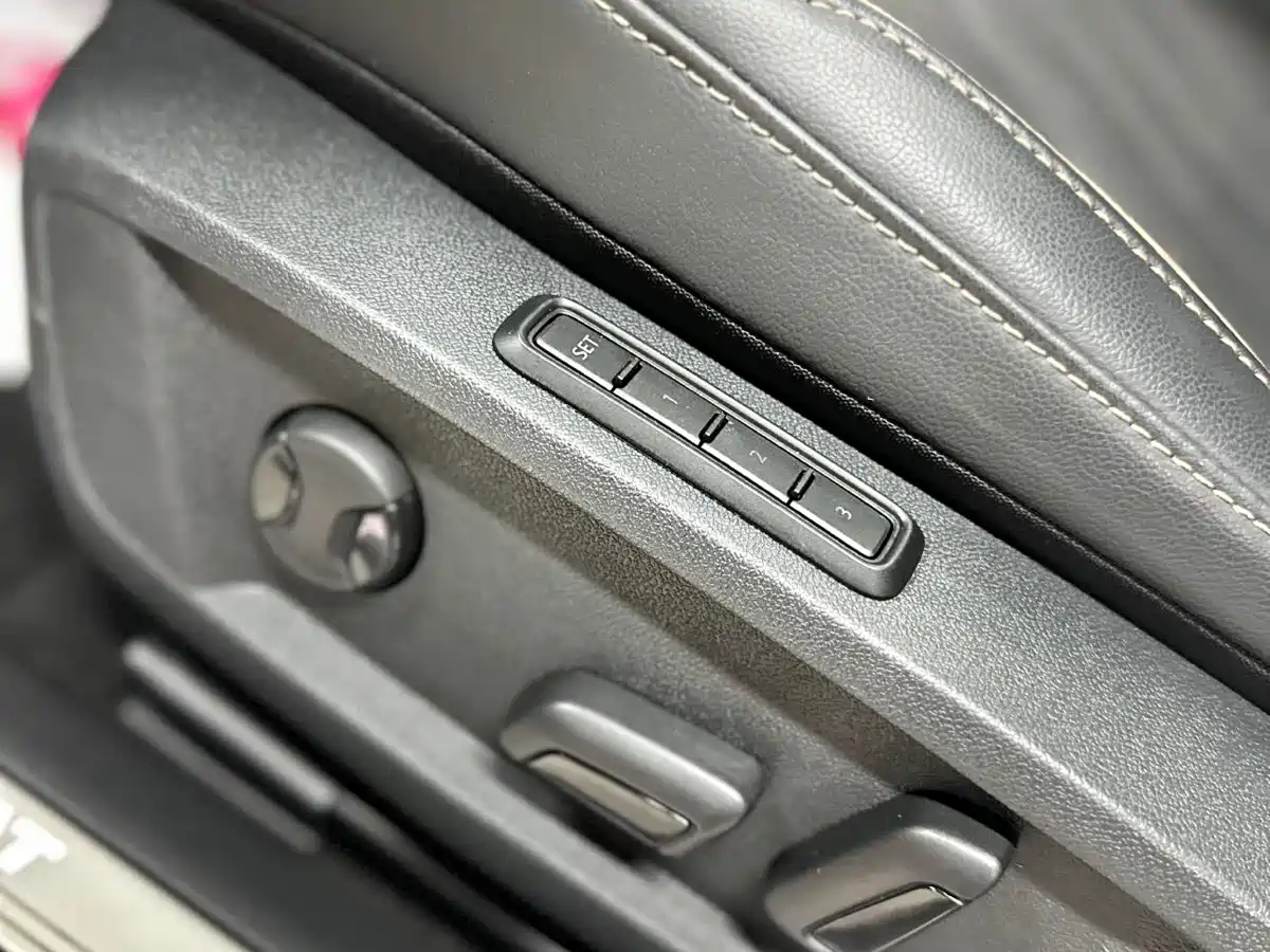 Volkswagen Passat 2019 330TSI Luxury Edition China VI фото 14