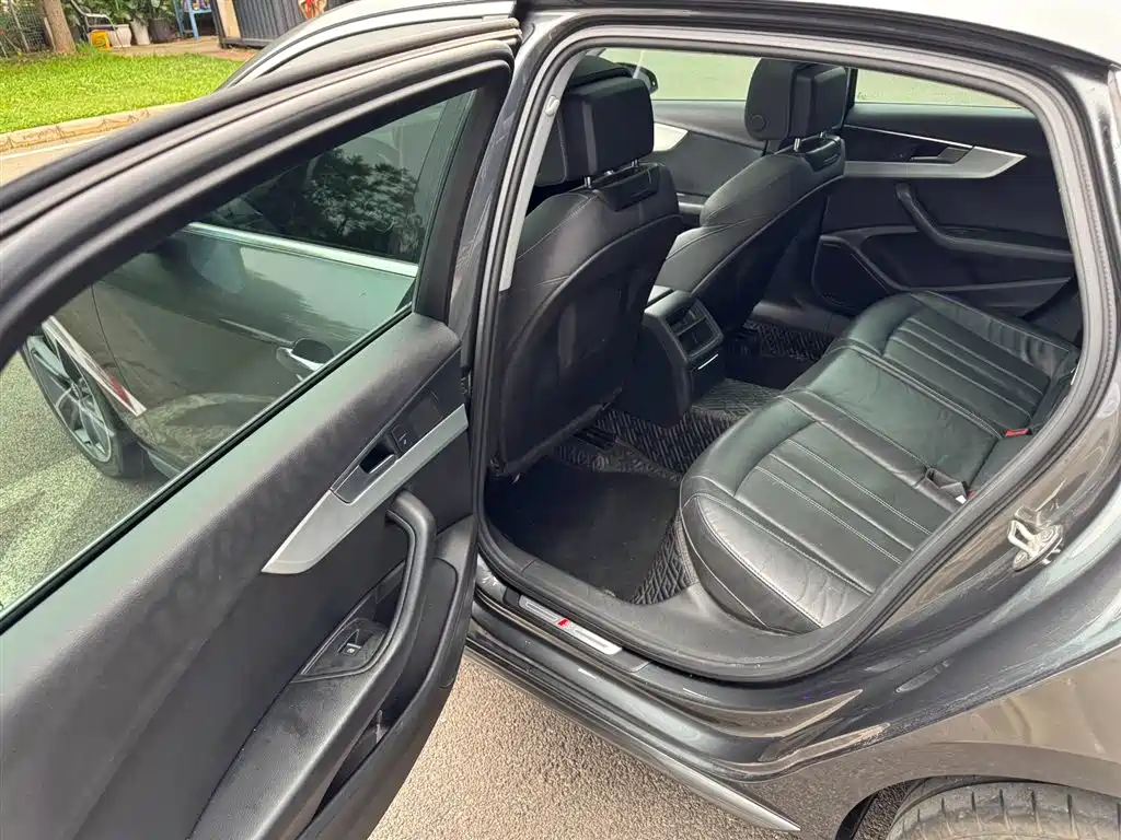 Фото 21 - Audi A4L