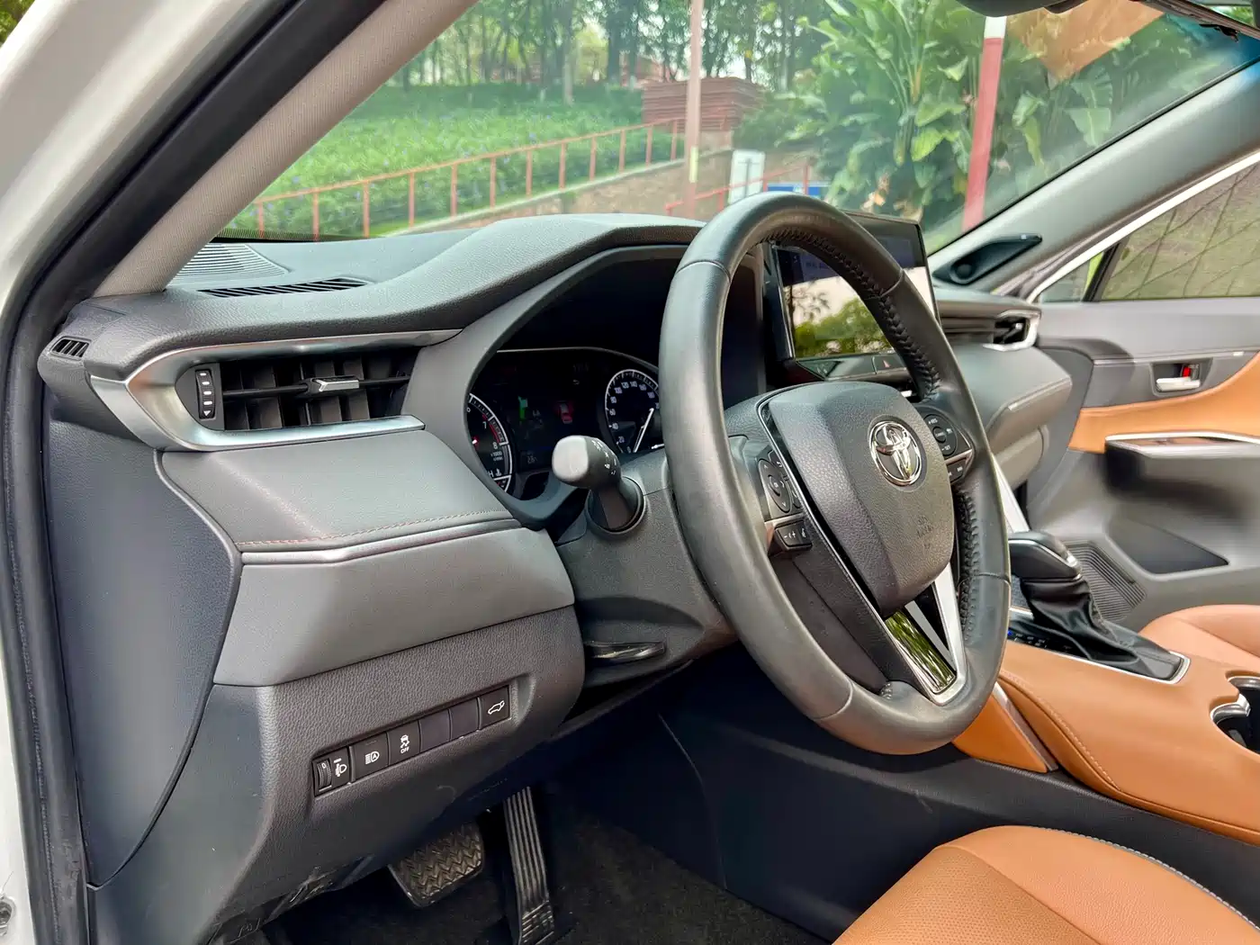Toyota Venza 2022 2.0L CVT 2WD Premium фото 9