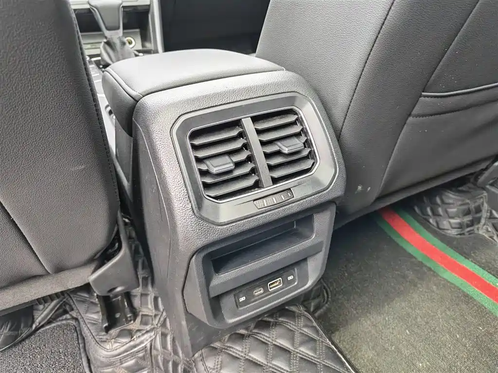 Volkswagen Tiguan L 2024 330TSI Automatic 2WD R-Line Premium Enjoyment Edition фото 2