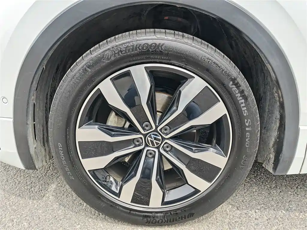 Volkswagen Tiguan L 2024 330TSI Automatic 2WD R-Line Premium Enjoyment Edition фото 16