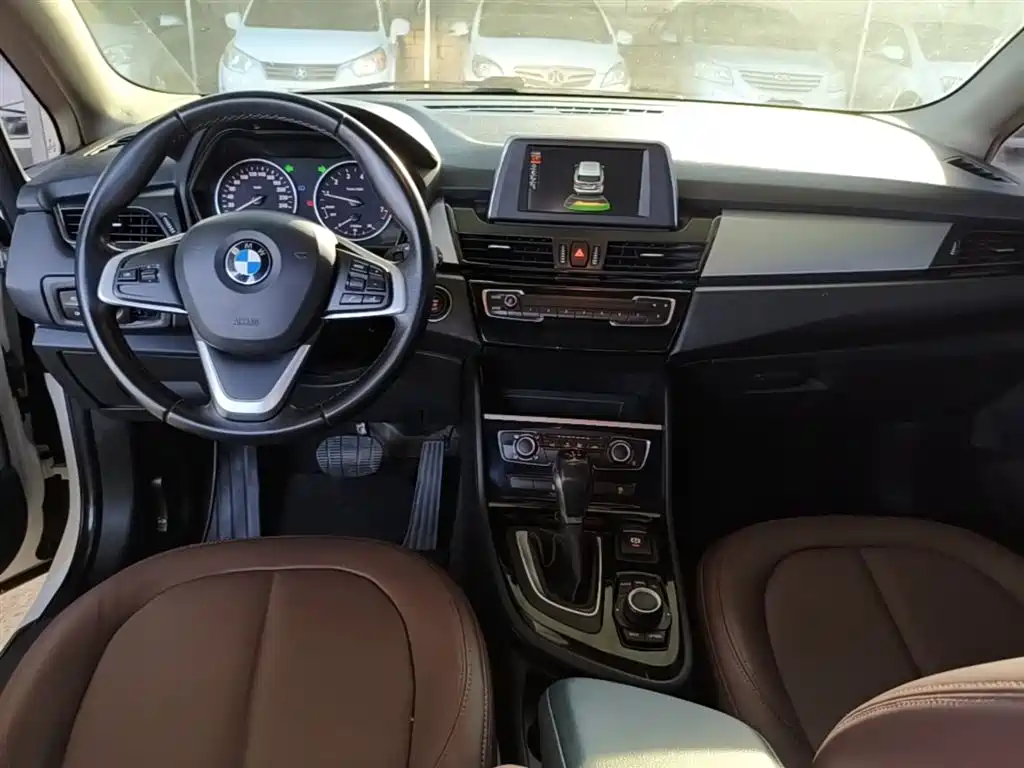 BMW 2 Series Touring 2016 218i Fashion Model фото 10