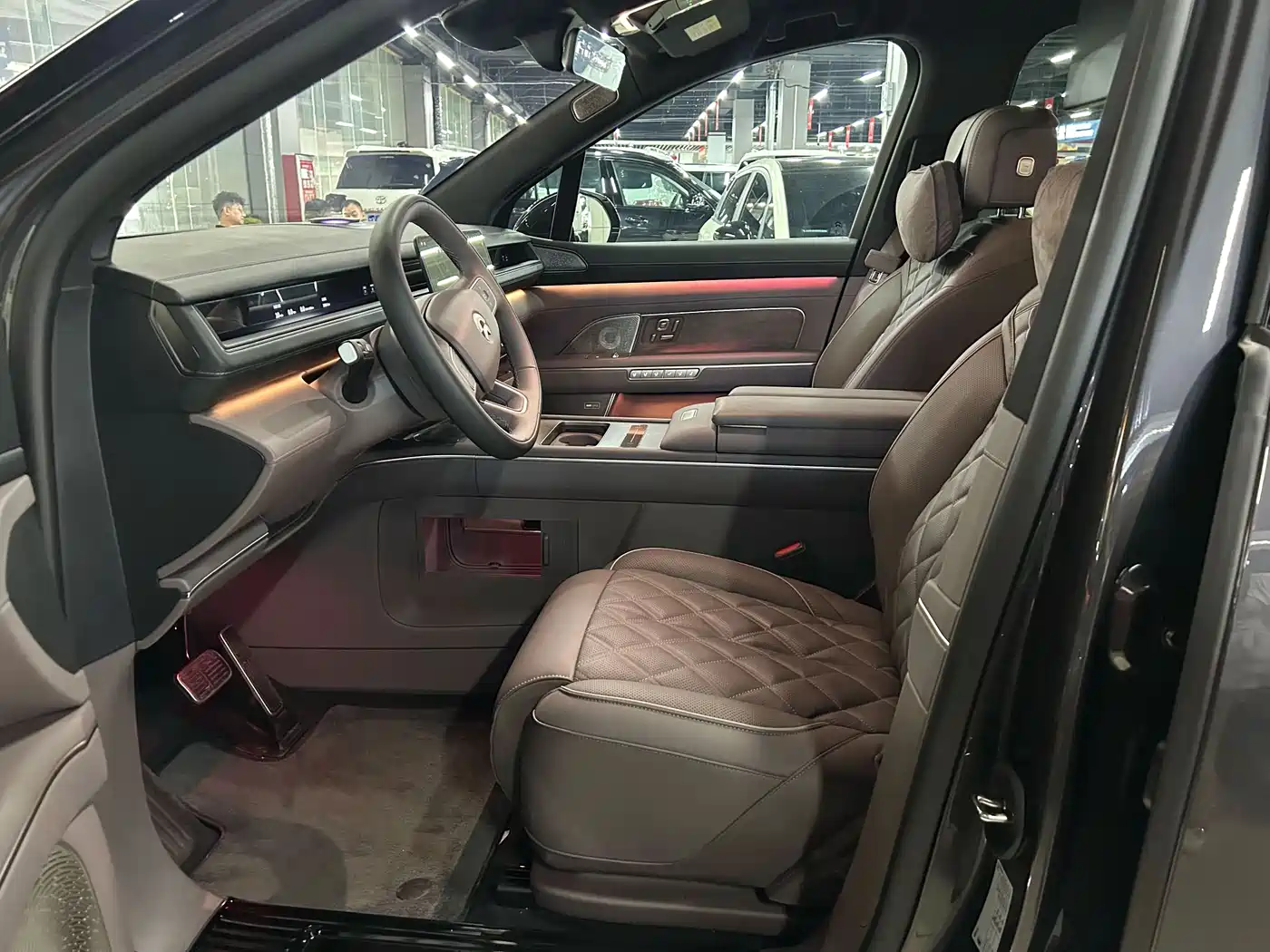 NIO ES8 2025 Model 6-Seat Executive Luxury Edition фото 13