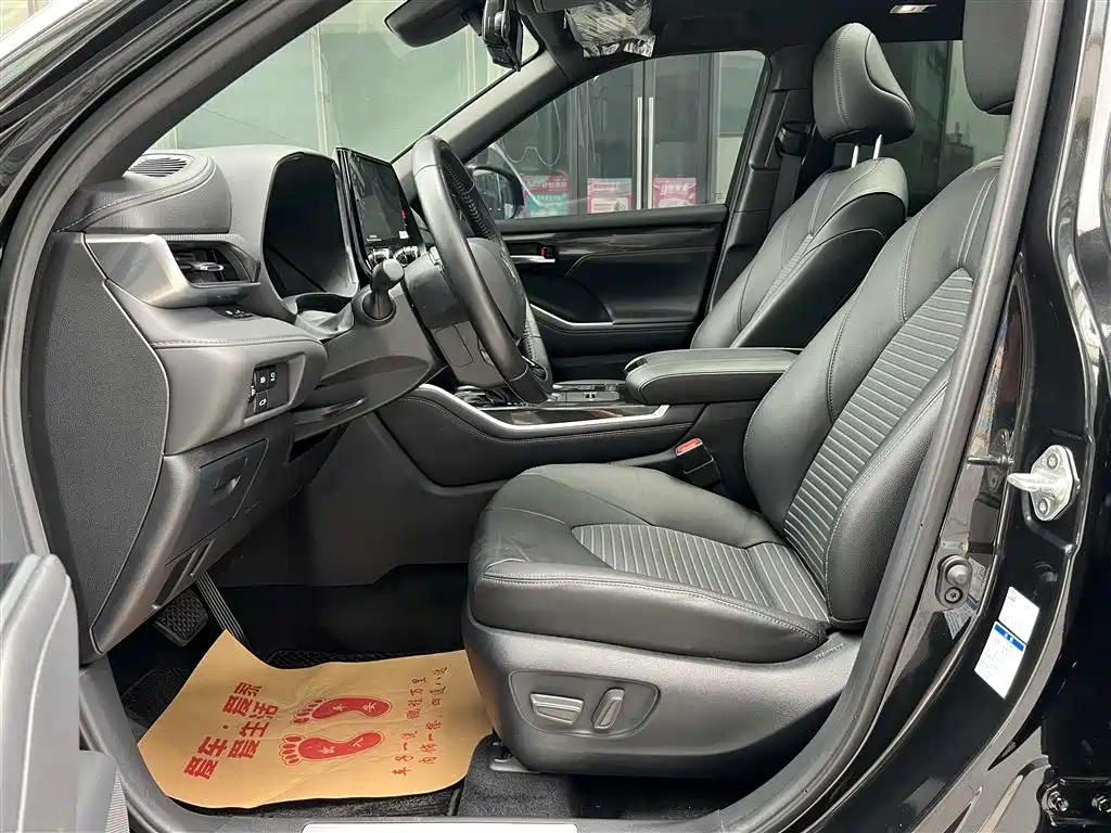 Toyota Crown Kluger 2021 2.5L HEV 4WD Premium фото 7