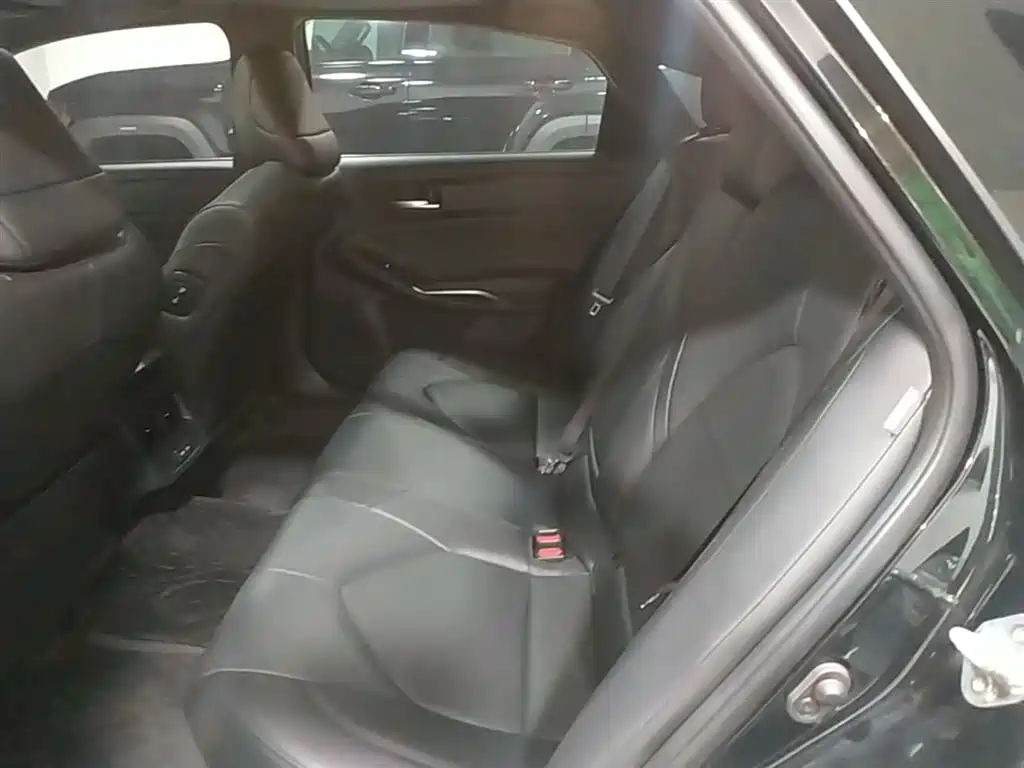 Toyota Avalon 2022 Hybrid 2.5L Luxury Edition фото 17