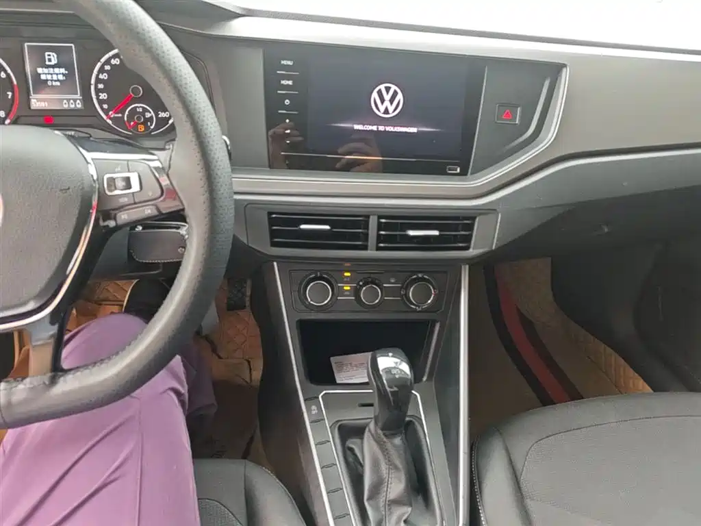 Volkswagen Polo 2019 Plus 1.5L Automatic Panorama Enjoyment Edition фото 13