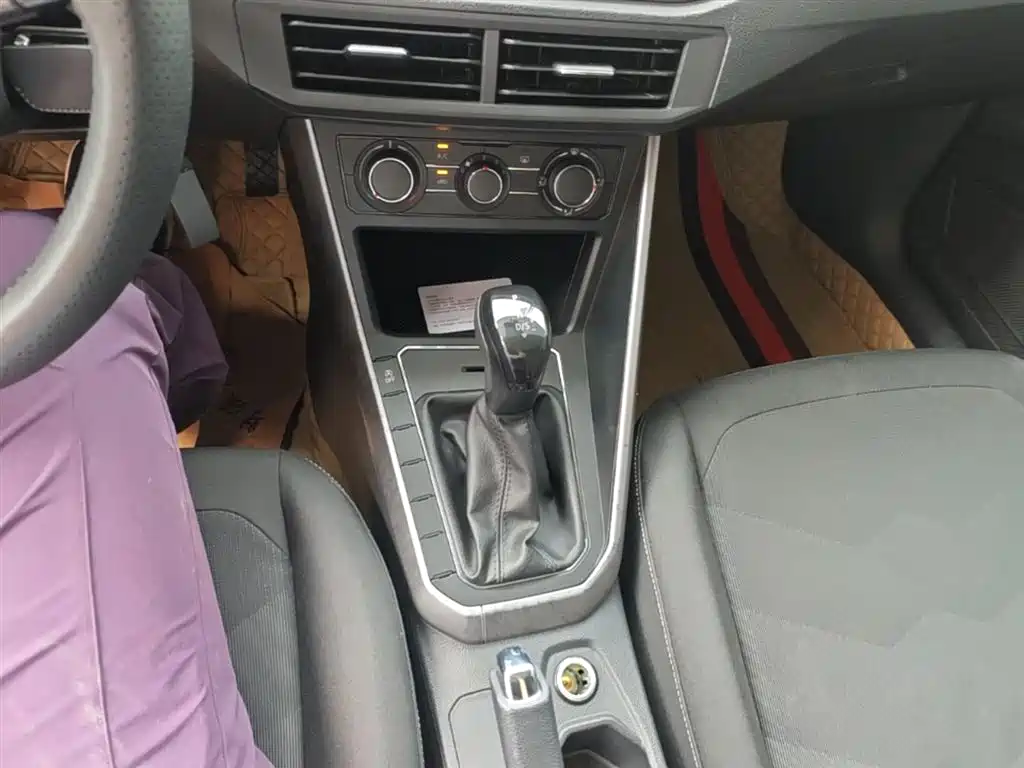 Volkswagen Polo 2019 Plus 1.5L Automatic Panorama Enjoyment Edition фото 14