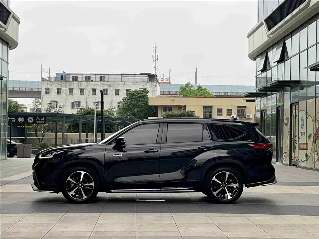 Toyota Crown Kluger 2021 2.5L HEV 4WD Premium фото 29