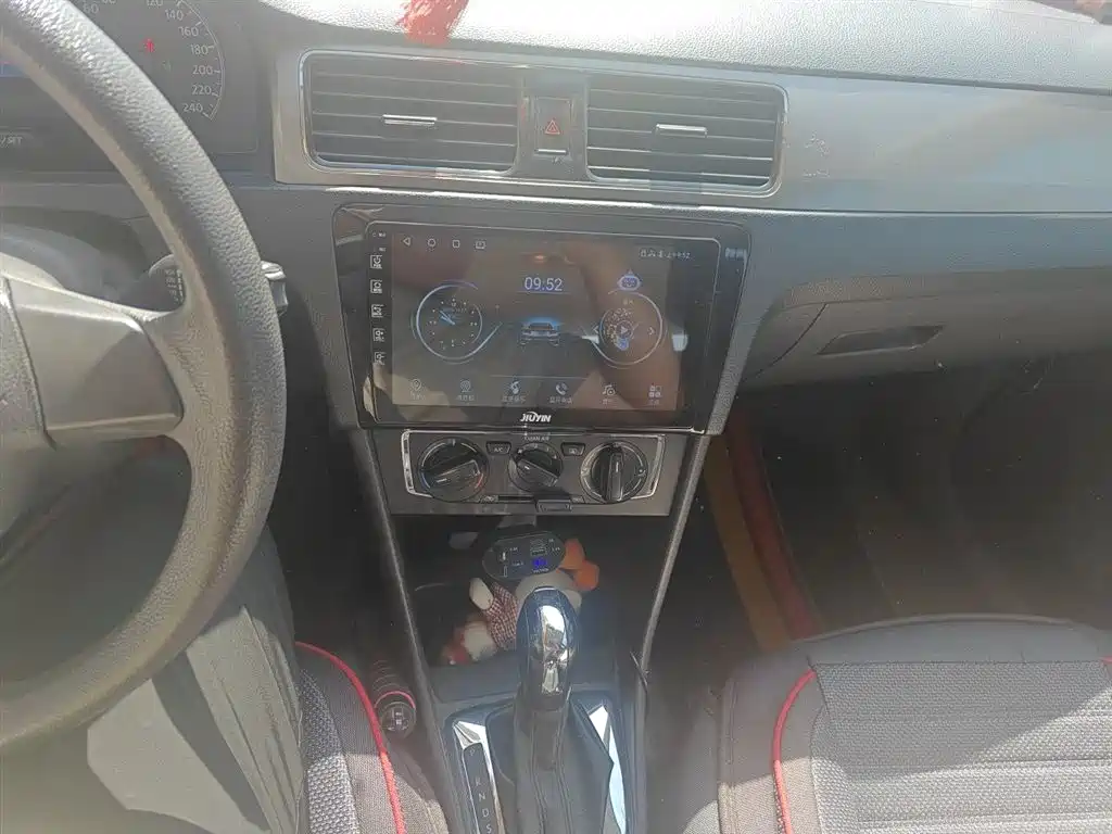 Volkswagen Santana 2015 1.6L Automatic Comfort Edition фото 10