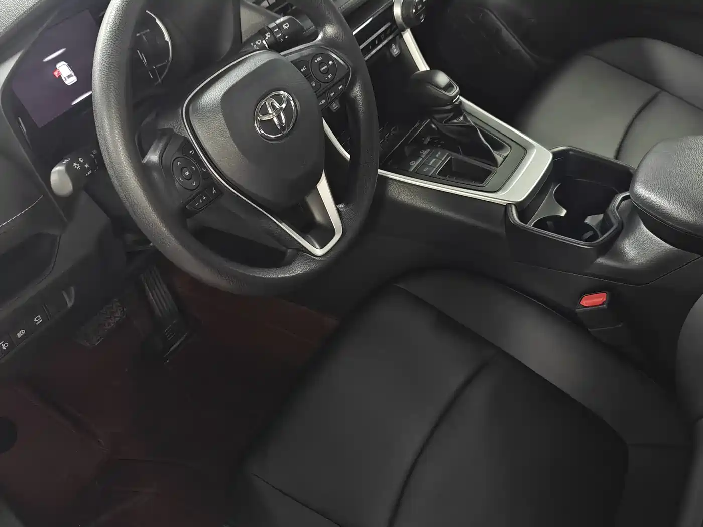 Toyota RAV4 Rongfang 2022 2.0L CVT 2WD Trend Edition фото 8