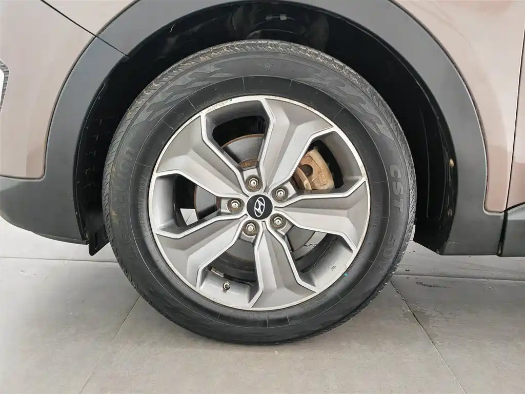 Hyundai Grand Santa Fe 2013 3.0L 7-Seater 4WD Comfort Edition фото 17