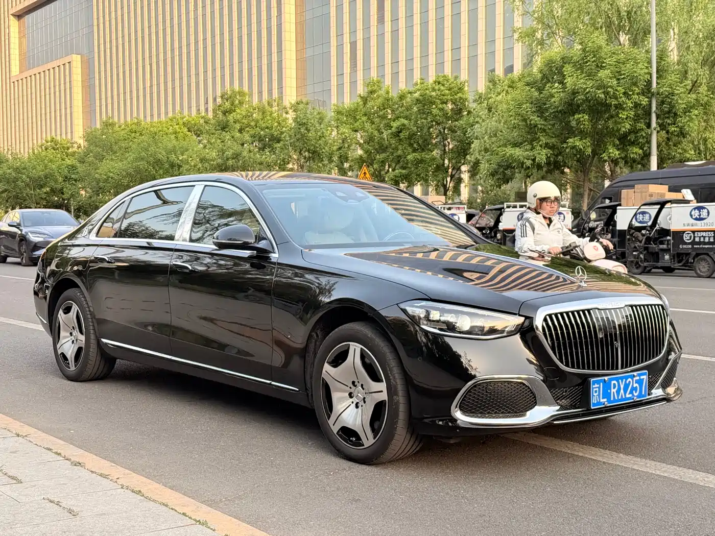 Mercedes-Benz Maybach S-Class 2025 Model S 480 4MATIC фото 3