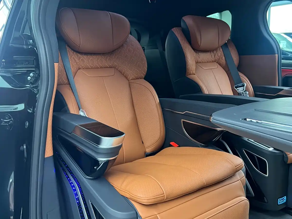 Toyota Granvia 2026 Model 2.5L Hybrid Comfort Edition фото 10