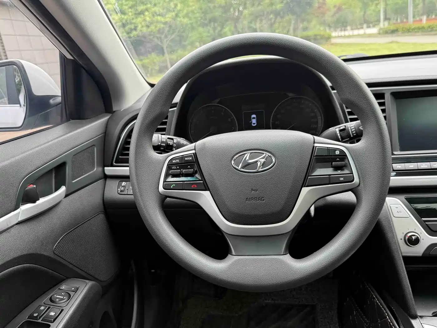 Hyundai Elantra 2016 Model 1.6L Automatic Smart Elite фото 11