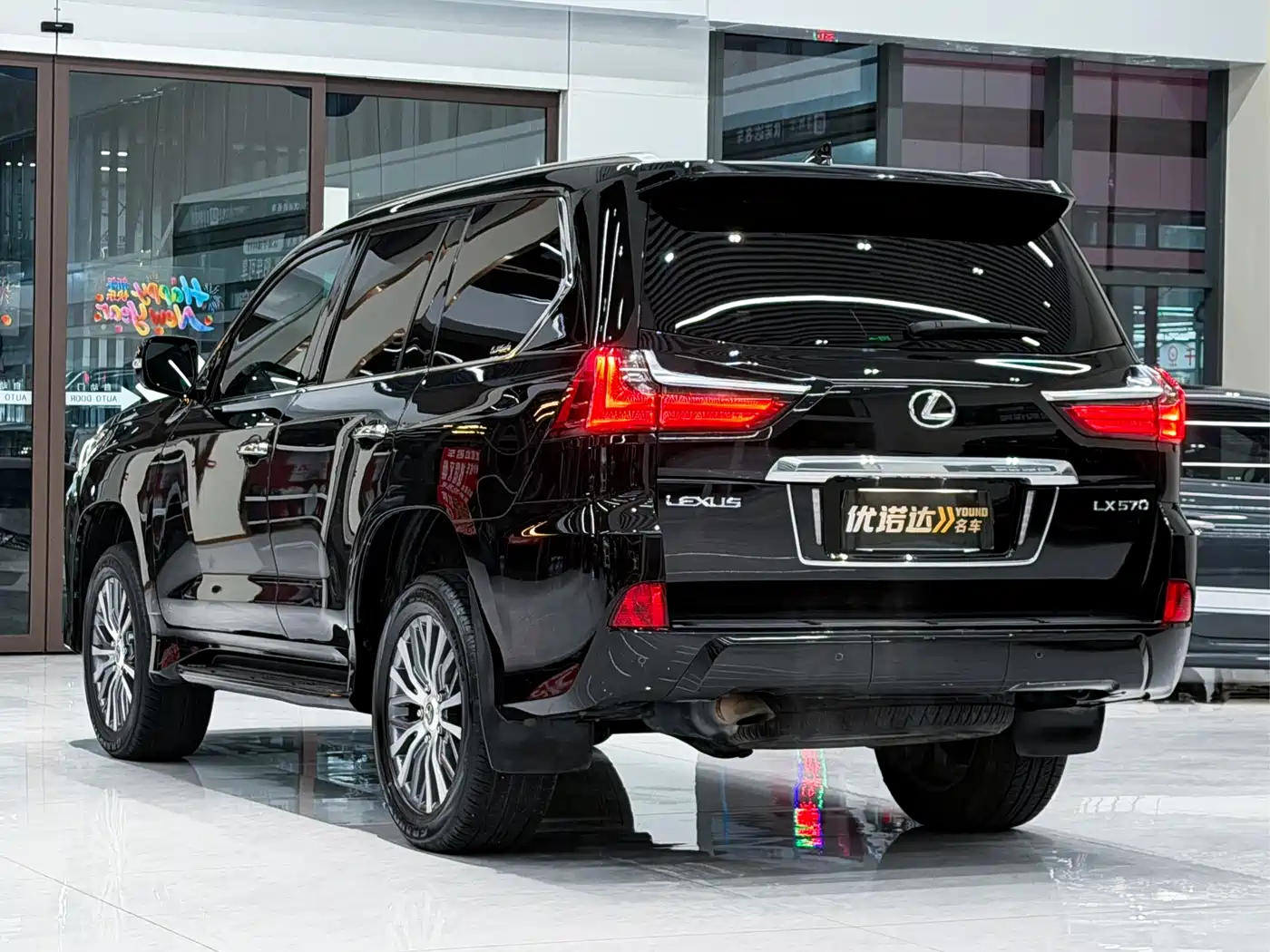 Lexus LX 2019 570 Dynamic Luxury Edition фото 4