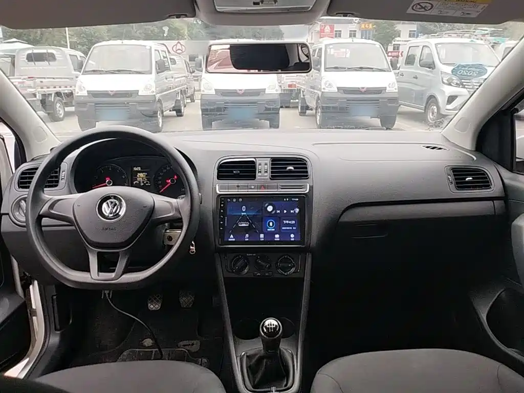 Volkswagen Polo 2016 1.4L Manual Trend фото 10