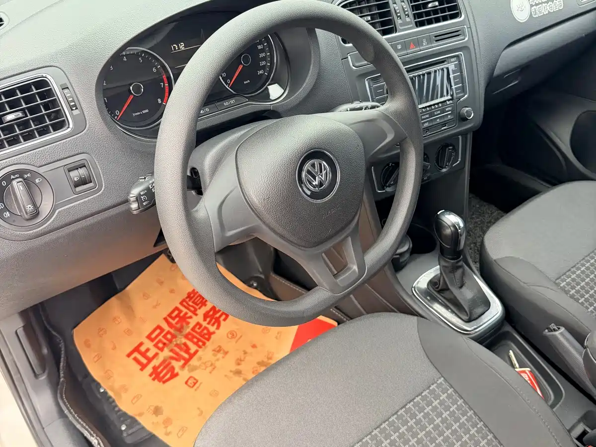 Volkswagen Polo 2015 2016 1.6L Automatic Comfort