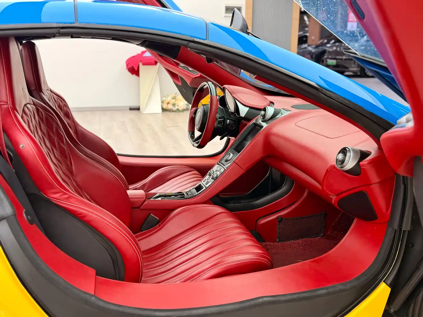 McLaren 12C 2013 3.8T SPIDER 50th Anniversary Edition фото 20