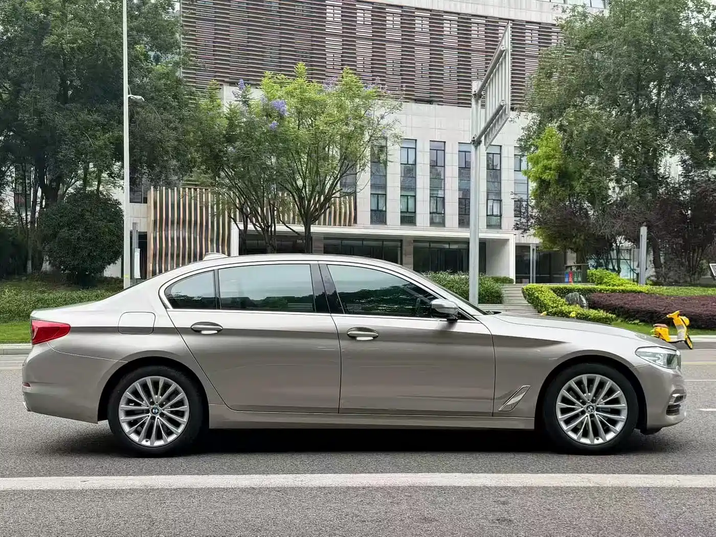 BMW 5 Series 2020 525Li Luxury Package фото 7